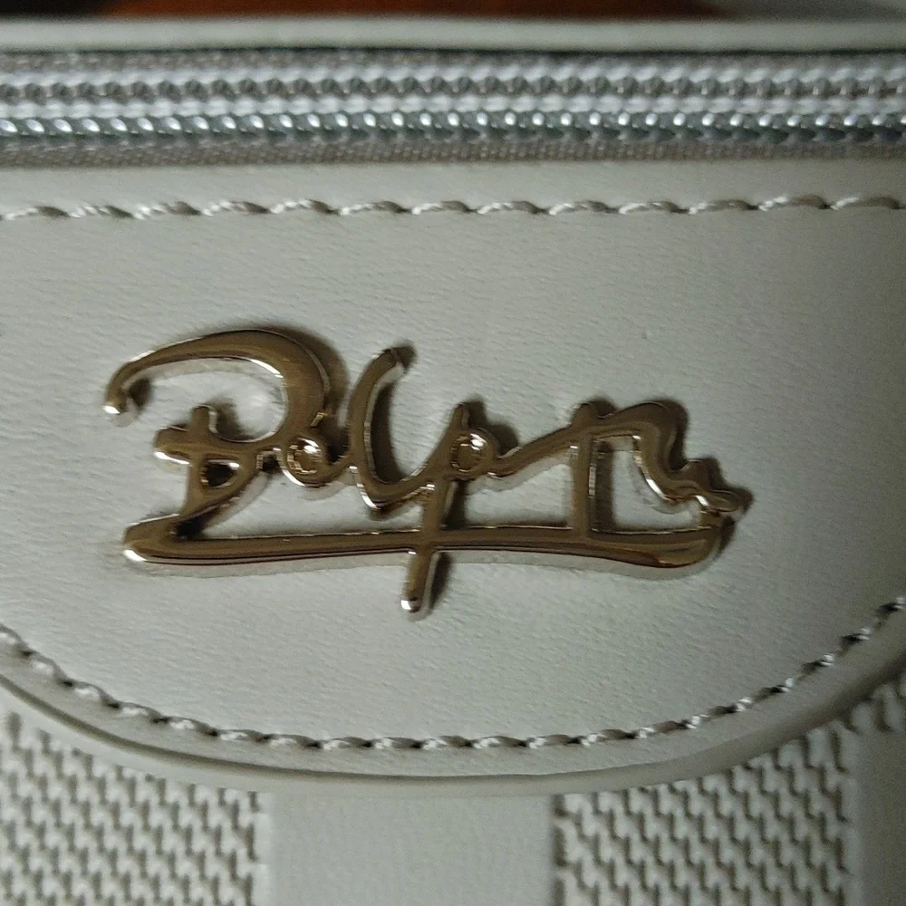 NWOT Boyatu Bath Travel Case